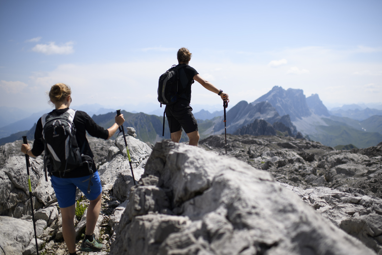 (Symbol image) It all started as a joke, but in just six months, dozens of people have left messages in the notebooks left around the mountains.