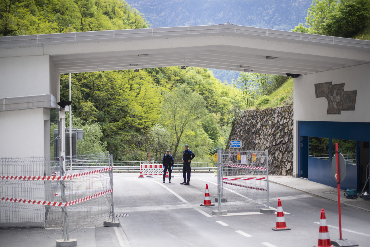 Il valico doganale di Campocologno in Valposchiavo.