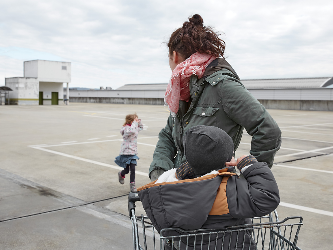 giovane madre con figli