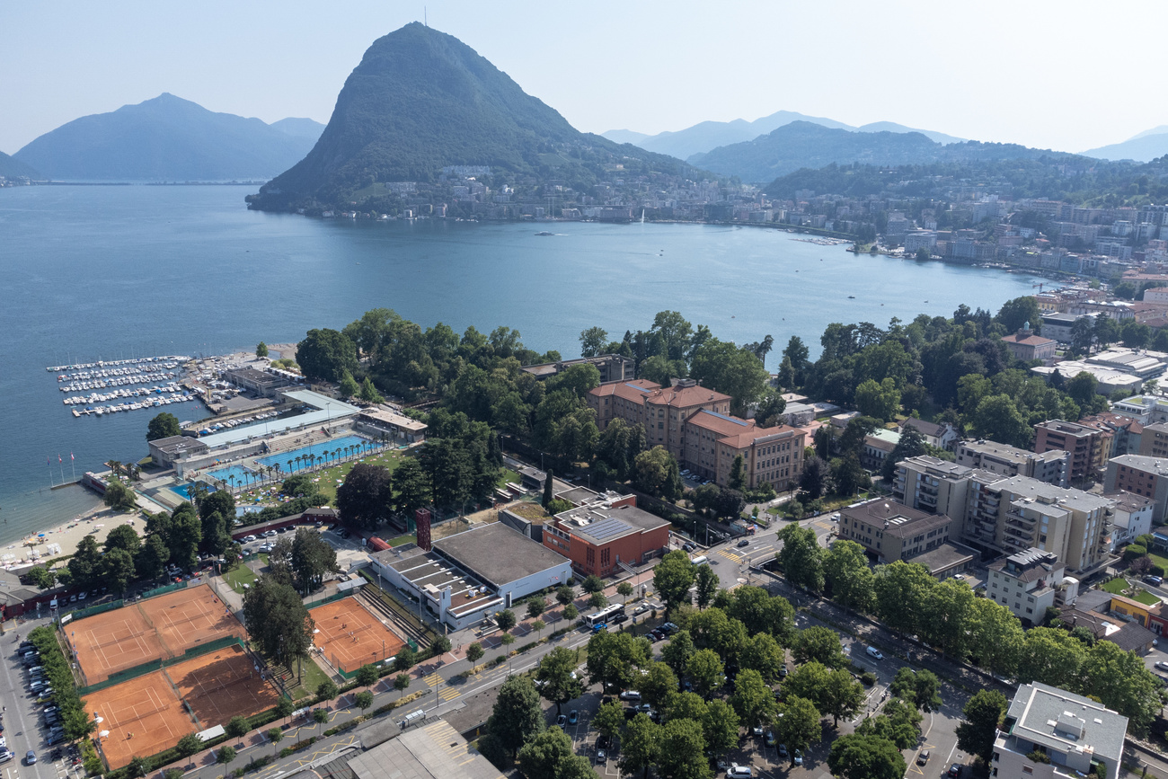 Lake Lugano and Monte San Salvatore in the background. At the bottom left are the courts of the Lugano Tennis Club, the indoor swimming pool, the theatre hall (Teatro Foce), the concert hall (Studio Foce) and the street Viale Castagnola. Overlooking Lake Lugano are the Lido Lugano and the Lake Lugano Sailing Club (harbour). In the centre, amidst the vegetation, the Liceo cantonale 1 of Lugano, on Tuesday, 21 June 2022, in Lugano. (KEYSTONE/Ti-Press/ Massimo Piccoli)