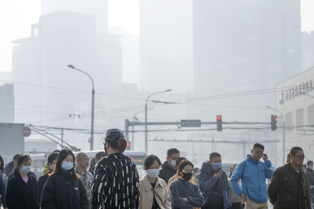 中国政府计划帮助地方政府解决债务问题，并将稳定房地产行业。