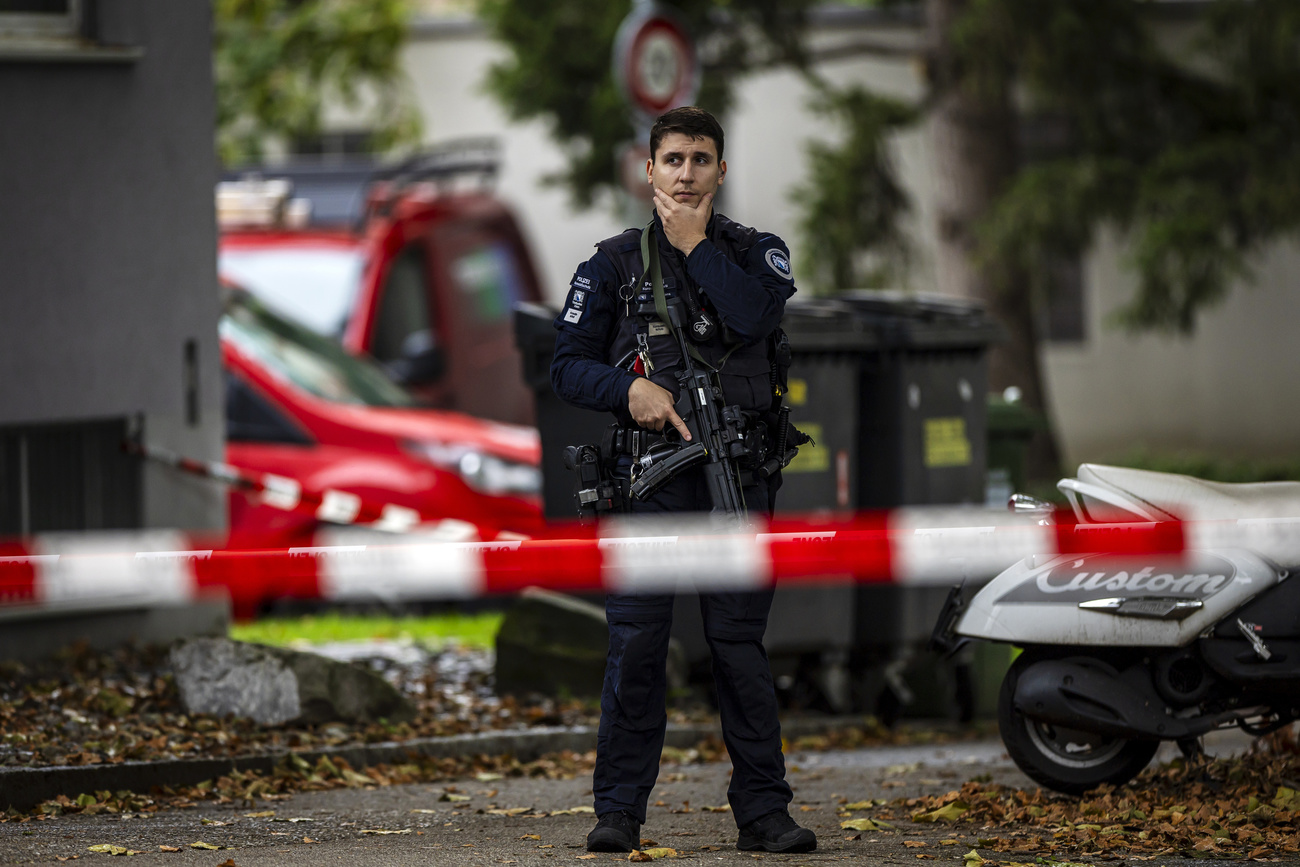 un policier à Zurich