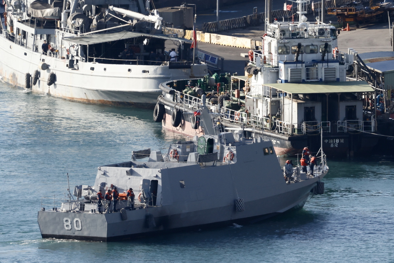 epaselect epa11657962 Taiwan Navy Kuang Hua VI-class missile boats maneuver at the Keelung military harbor in Keelung city, Taiwan, 14 October 2024. Chinese People's Liberation Army (PLA) announced on 14 October 2024 to conduct ?Joint Sword-2024B? drills around Taiwan. EPA/RITCHIE B. TONGO