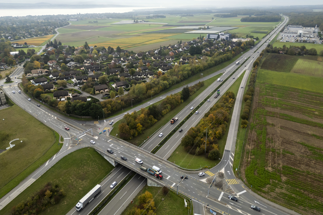 Un tratto autostradale visto dall'alto.