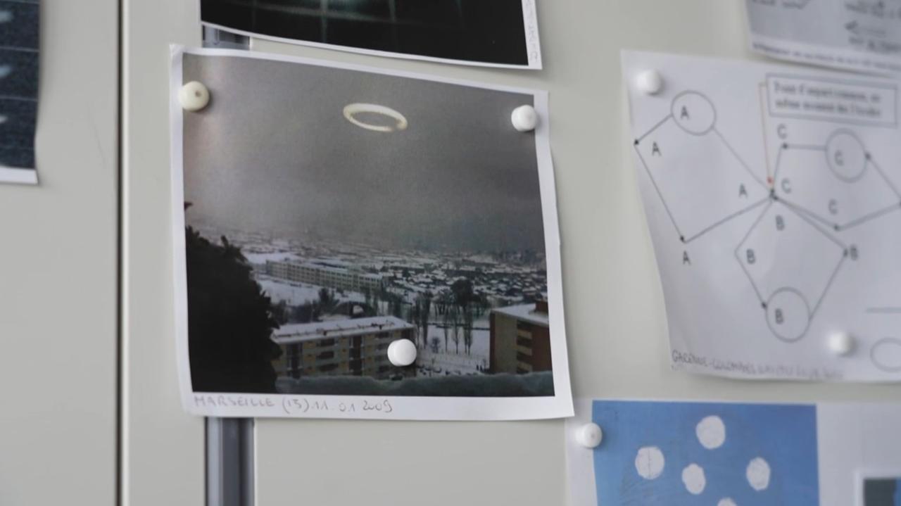 An example of a Cartesian explanation: this UFO in the sky over Marseille was in fact... the reflection of the photographer's kitchen lamp!