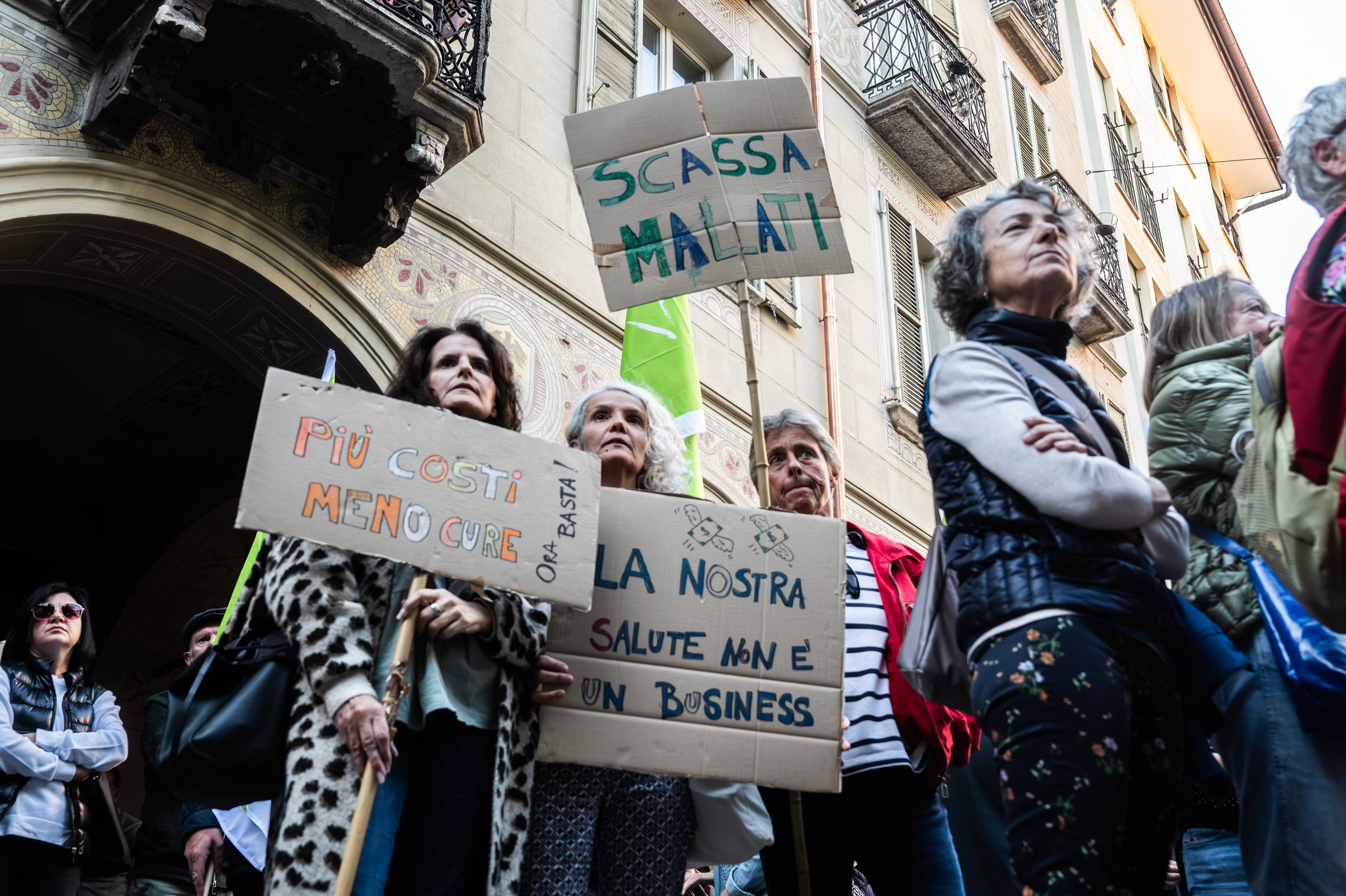 persone che manifestano