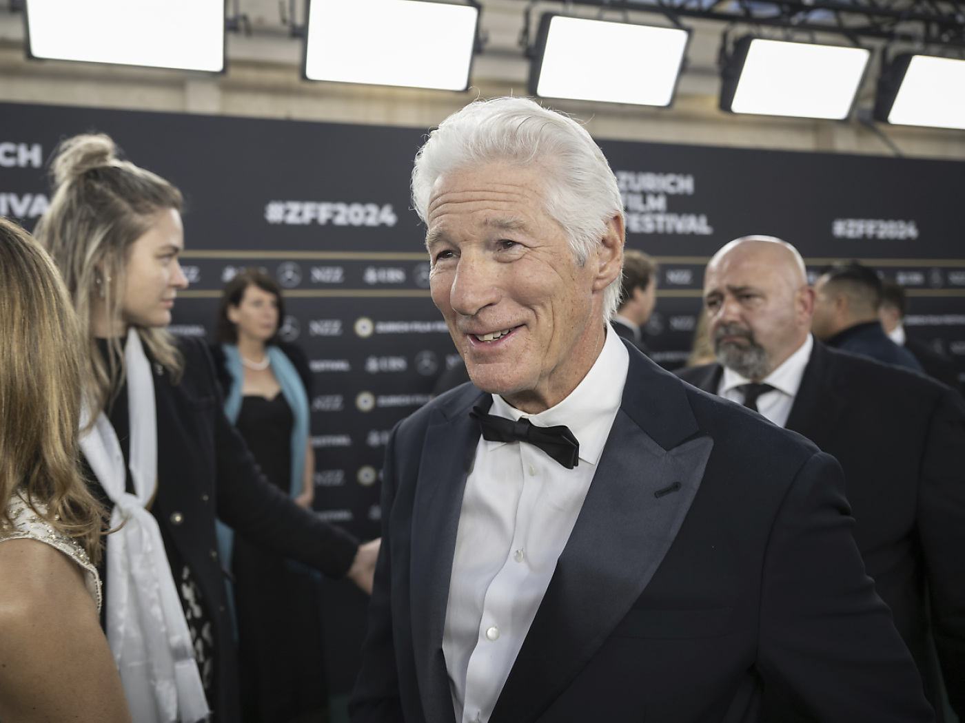 Richard Gere welcomed in Zurich by hundreds of fans