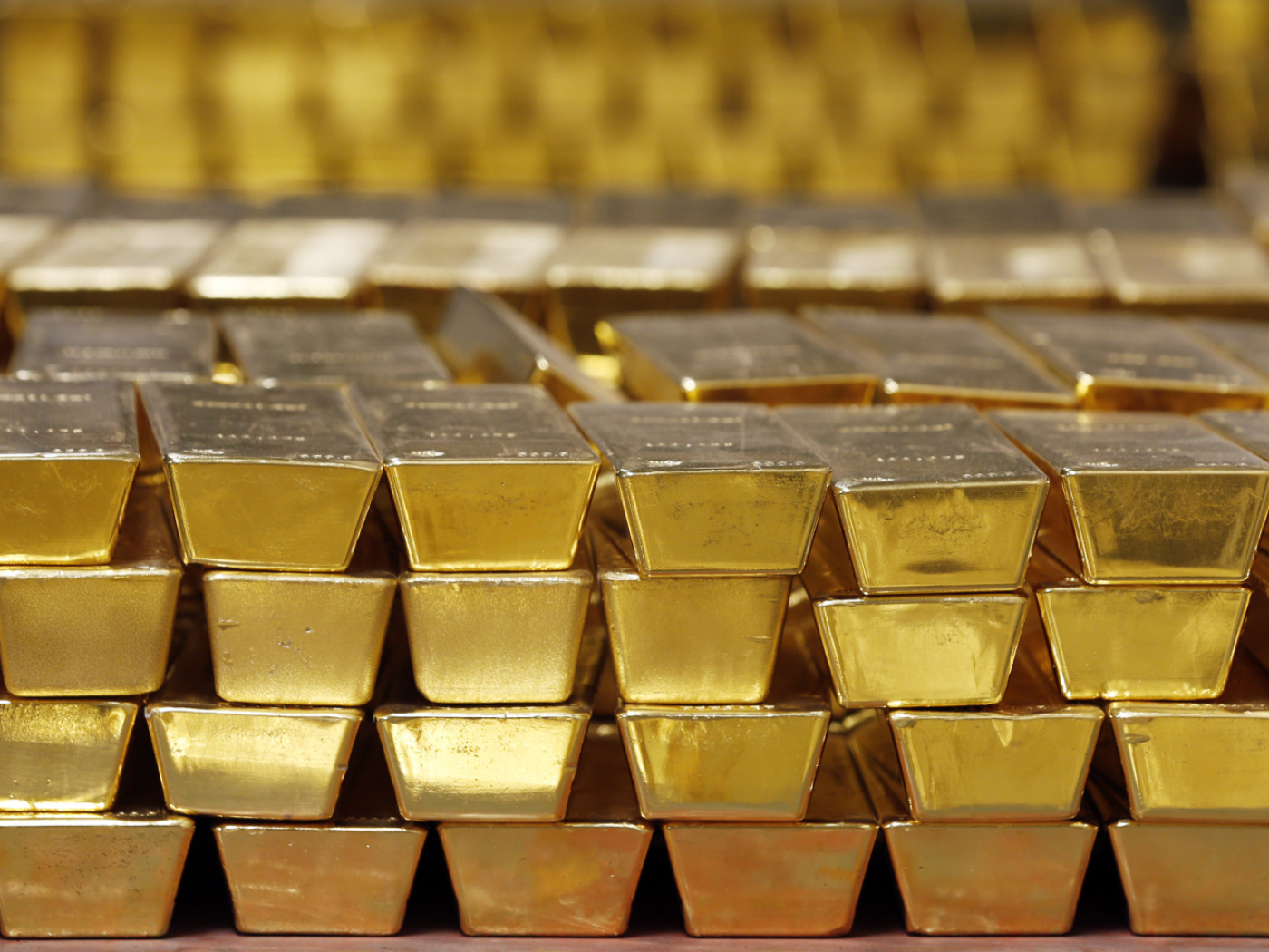 Swiss hoard gold worth almost 15 billion francs