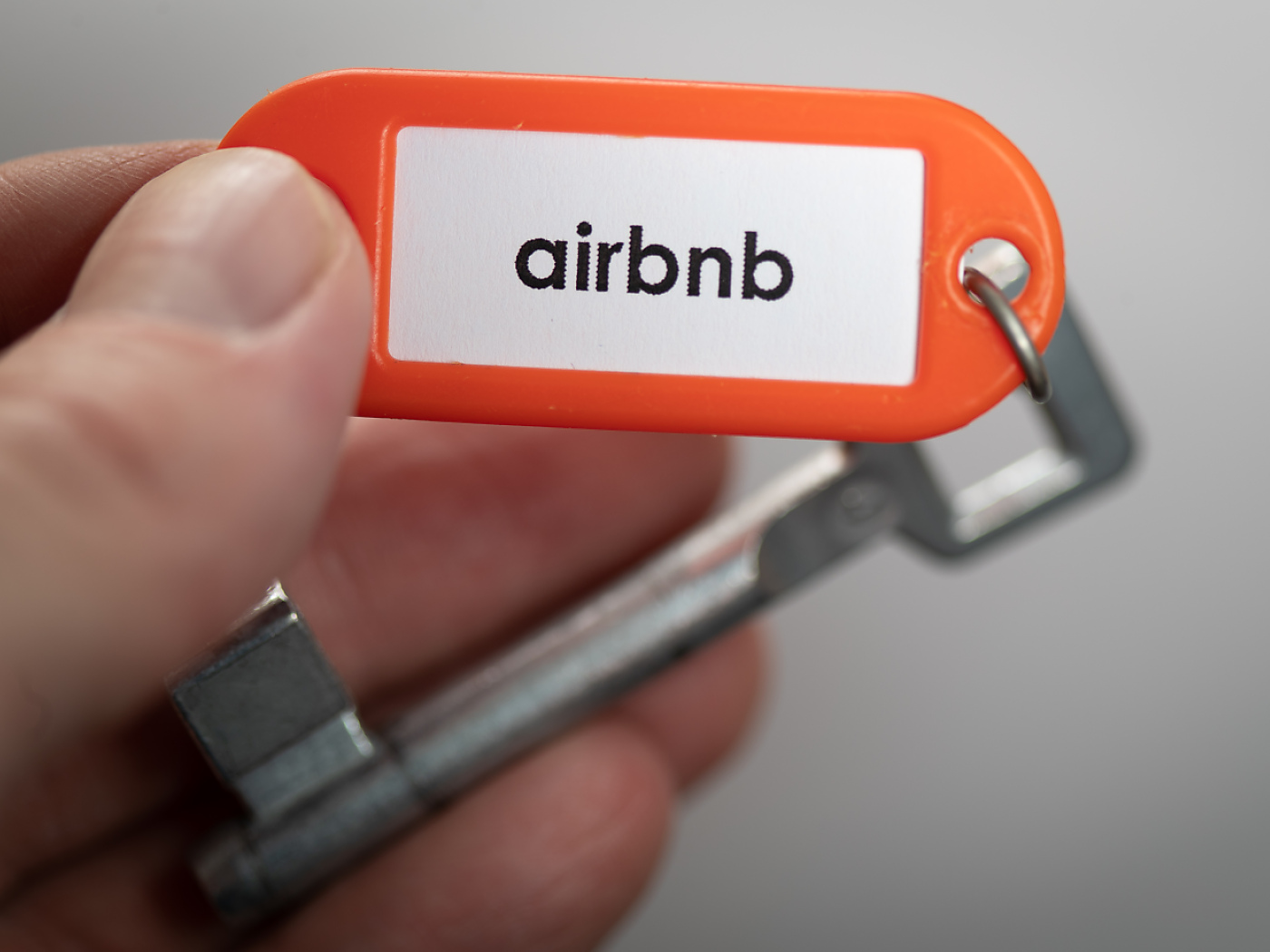 chiave con portachiave airbnb