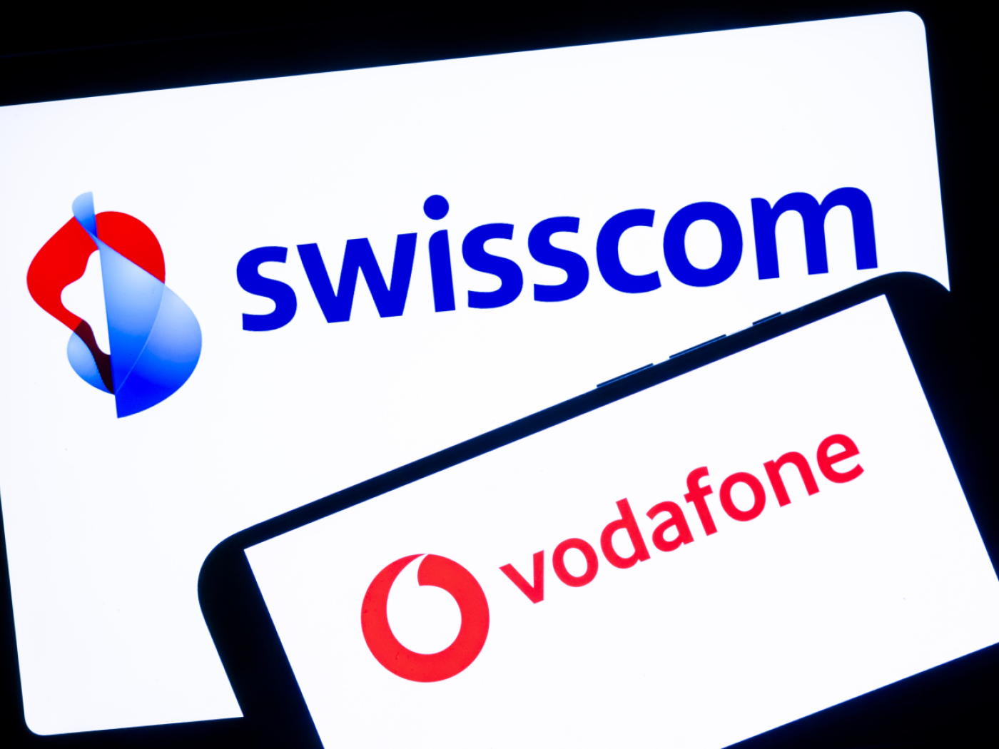 loghi swisscom e vodafone