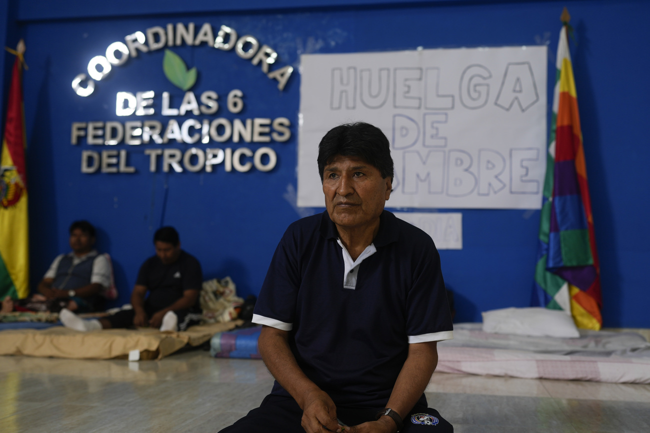 El expresidente Evo Morales mastica hojas de coca durante una huelga de hambre en Lauca N, en la región del Chapare, Bolivia, el domingo 3 de noviembre de 2024, en medio de un conflicto político en curso con el gobierno del presidente Luis Arce.