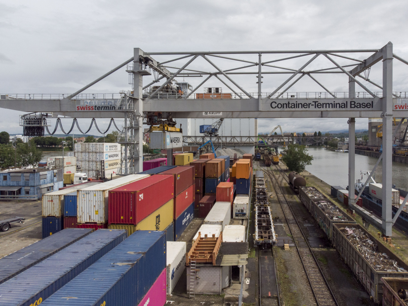 container al porto di basilea