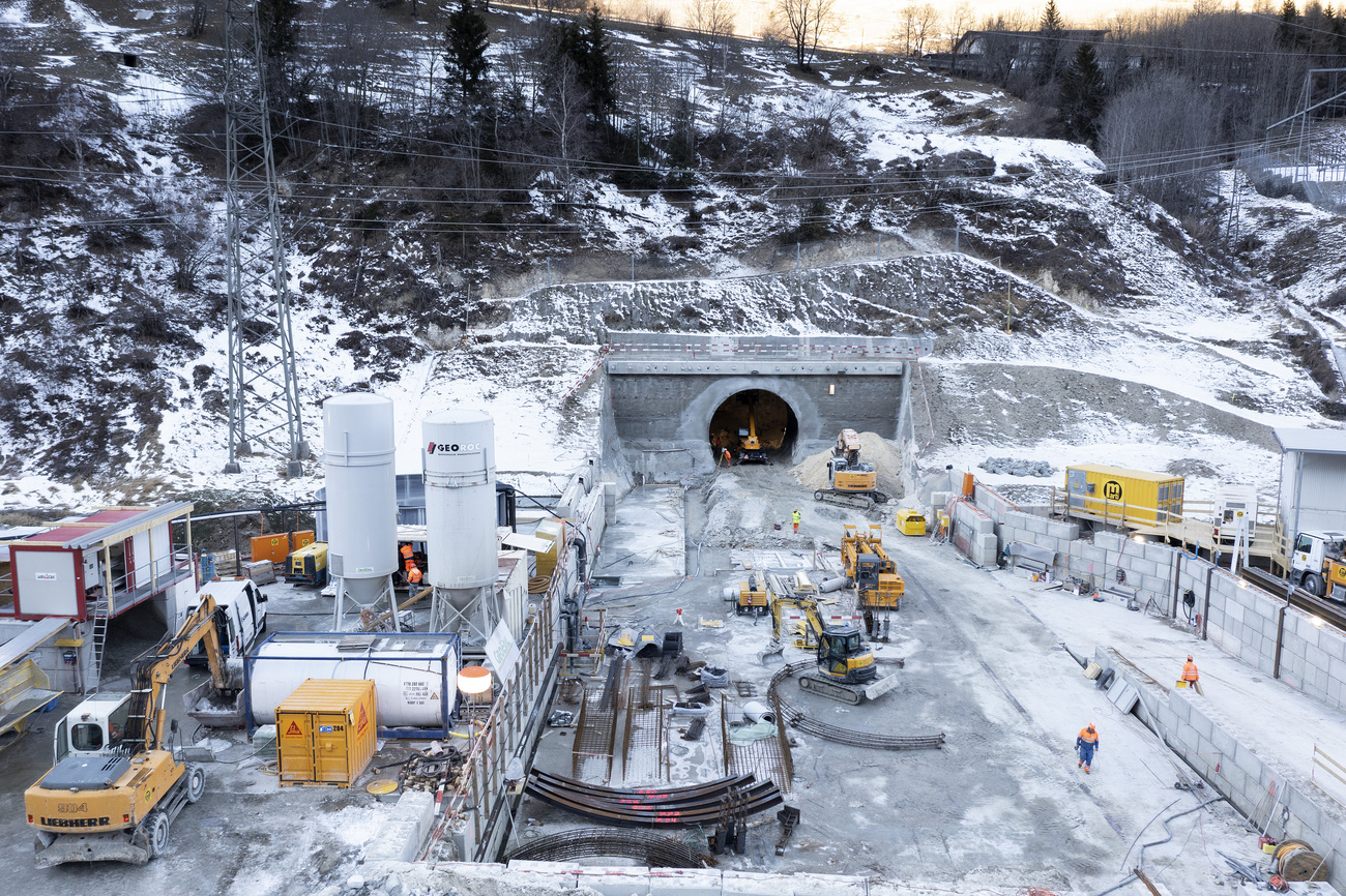 Lavori in corso per la costruzione della seconda canna del tunnel del San Gottardo,