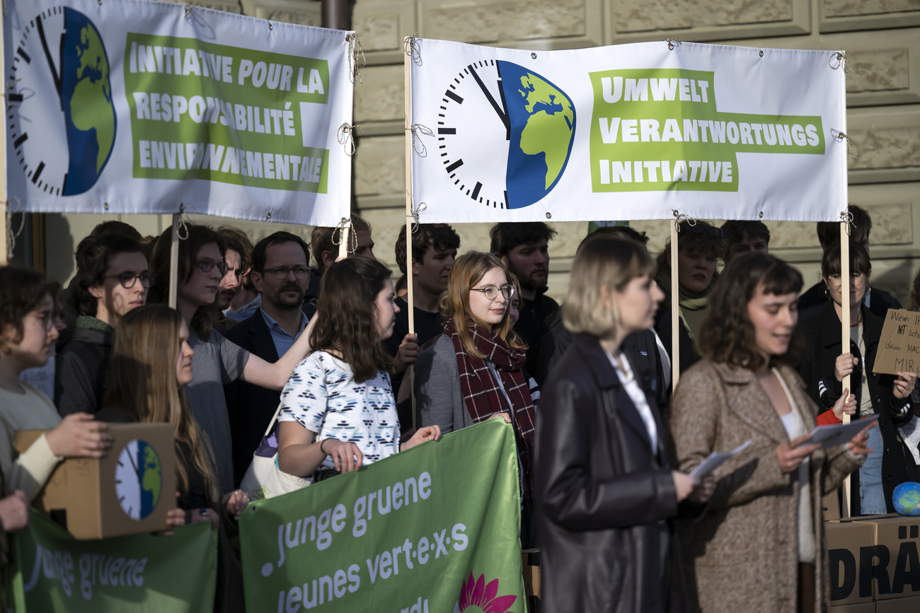 Die Jungen Grünen, hier bei der Lancierung der Umweltverantwortungsinitiative, wollen die Wirtschaft dazu zwingen, die planetaren Grenzen einzuhalten.