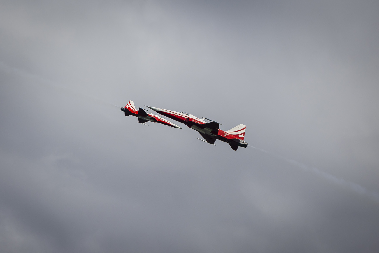 due aerei della patrouille suisse in volo