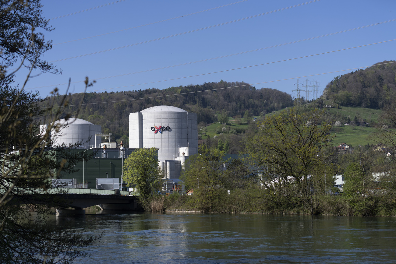 The two nuclear reactors Beznau 1 (left) and Beznau 2 of the Beznau nuclear power plant with the logo of the Axpo energy group, on the River Aare, taken on Friday, 12 April 2024 in Doettingen. The Beznau 1 reactor, which went into operation in 1969, and the Beznau 2 reactor, which went into operation in 1971, are among the oldest reactors in the world. Both reactors use water from the River Aare for cooling, Canton Aargau. The Beznau 1 reactor, commissioned in 1969, and the Beznau 2 reactor, commissioned in 1971, are among the oldest reactors in the world. Both reactors use water from the River Aare for cooling. (KEYSTONE/Gaetan Bally)