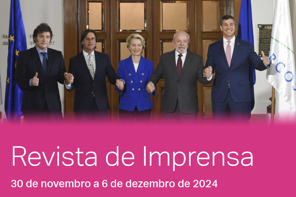 Da esq. para a direita, os presidentes da Argentina, do Uruguai, da Comissão Europeia, do Brasil, e do Paraguai posam para na sede do Mercosul em Montevidéu, Uruguai, A presidente da Comissão Europeia, Ursula Von der Leyen participará da cúpula semestral dos presidentes do Mercosul, na qual a Argentina assumirá a presidência pro tempore do bloco e onde será discutido o acordo com a UE.