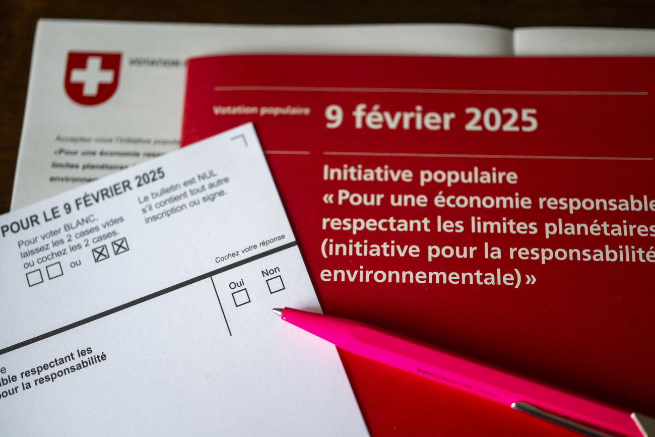 The only federal issue up for a vote on February 9, the Environmental Responsibility Initiative, is on track for clear rejection, according to the second poll by the Swiss Broadcasting Corporation (SBC) ahead of the ballot. While most respondents agree that natural resources should be managed in a way that does not endanger life on our planet, the proposed solution has failed to convince. With just over ten days until the vote, 61% oppose the initiative, which would require the Swiss economy to respect planetary climate limits. Among Swiss citizens abroad, 57% also intend to vote ‘no’. Many fear that, if accepted, the initiative would drive up prices and the cost of living, contradicting the Young Greens’ goal of introducing socially acceptable measures. Voters from the Greens, the Social Democratic Party, and the Liberal Green Party support the initiative, though the leadership of the latter has recommended rejecting it. Supporters of Switzerland’s other major parties overwhelmingly oppose the measure. • The full article by my colleague Katy