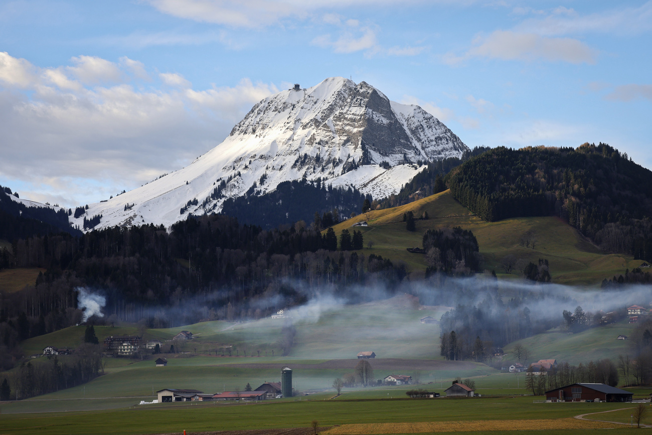 We close this Friday’s briefing with the picturesque Moelson mountain in Bulle, in canton Fribourg. Wishing you a wonderful weekend!