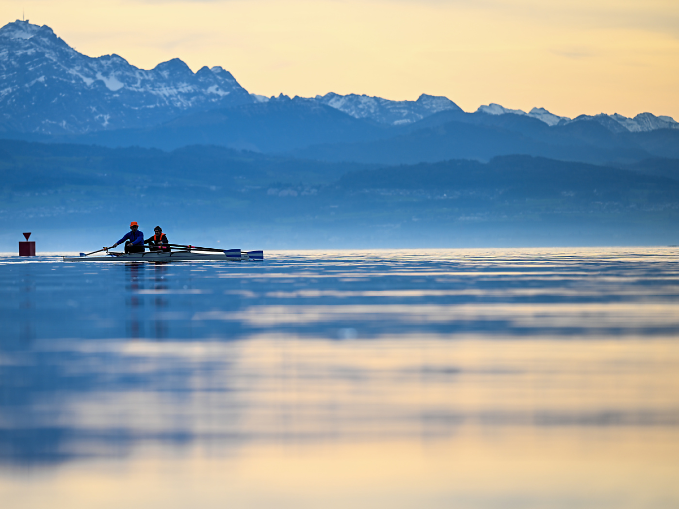 canoisti sul lago di costanza