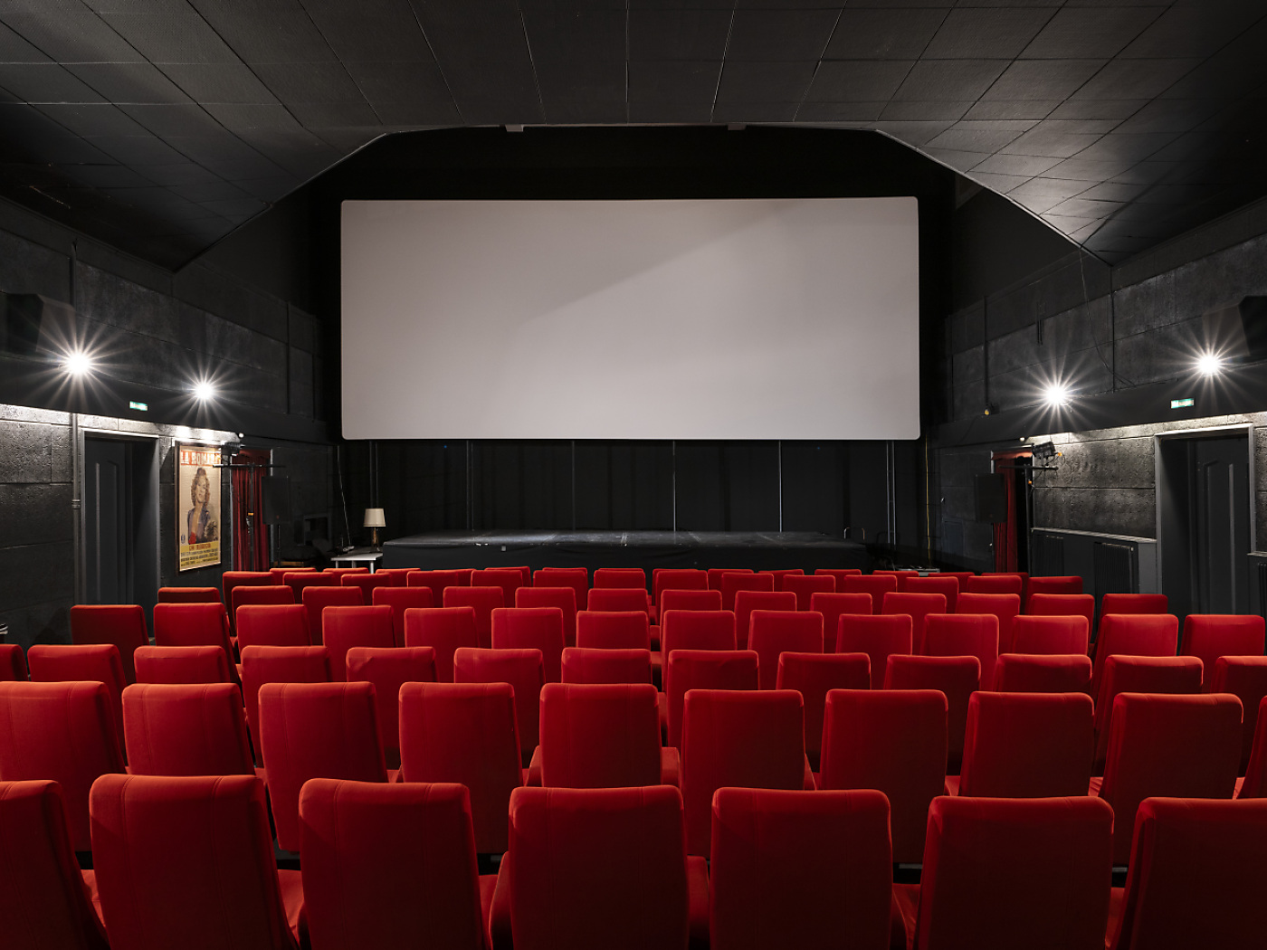 sala cinema vuota