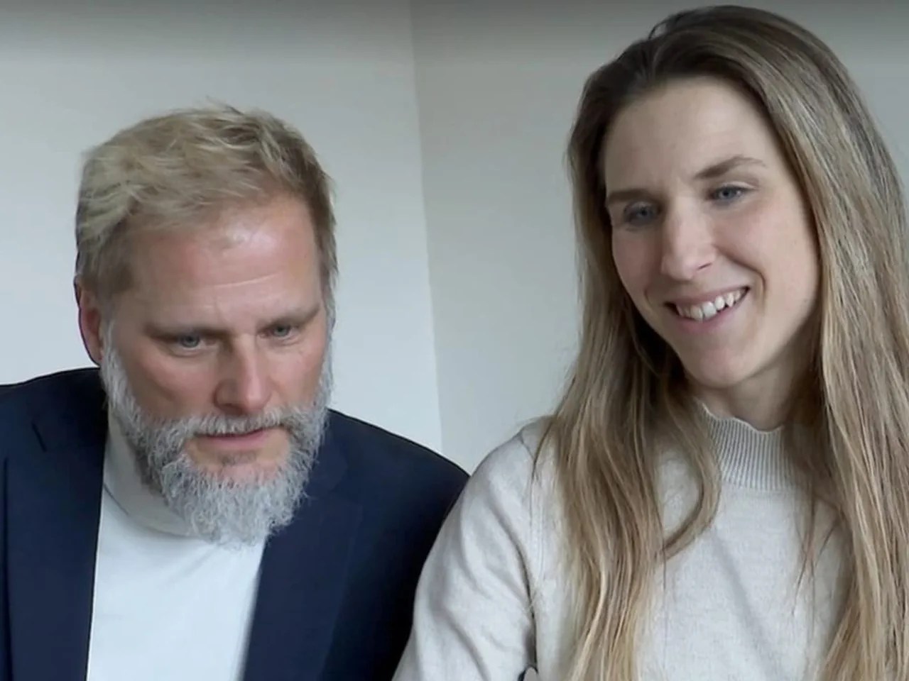 Patrick Samson and Esther Rietmann attended an AI course at the Zurich School of Business. Both believe that there is no getting around artificial intelligence.