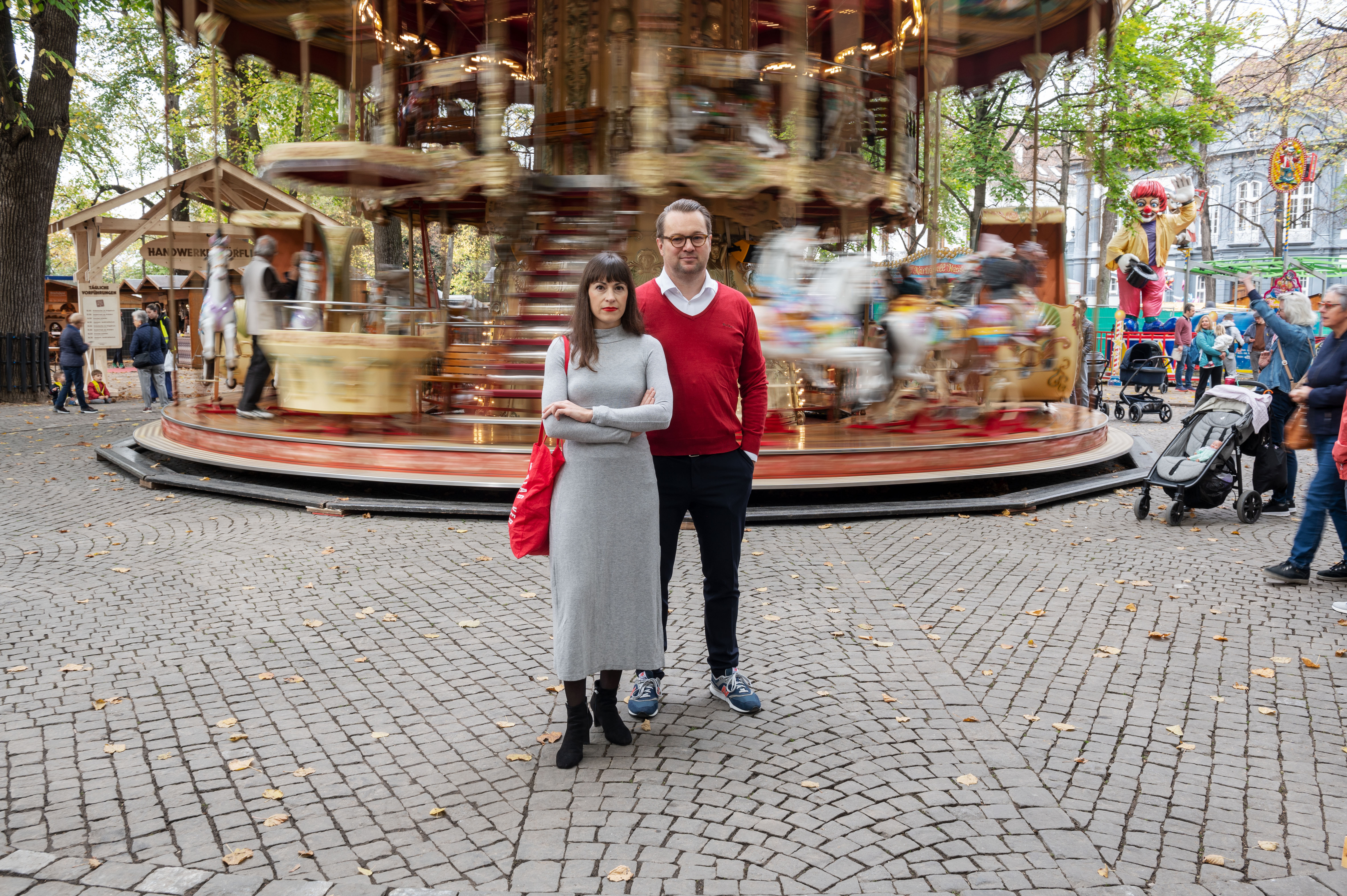 Les sociologues Carolin Amlinger et Oliver Nachtwey travaillent tous deux à l'Université de Bâle. Leur livre commun «Gekränkte Freiheit» (Liberté bafouée) livre des indices sur le rôle joué par les vexations lorsque des personnes autrefois libérales adoptent des convictions autoritaires.