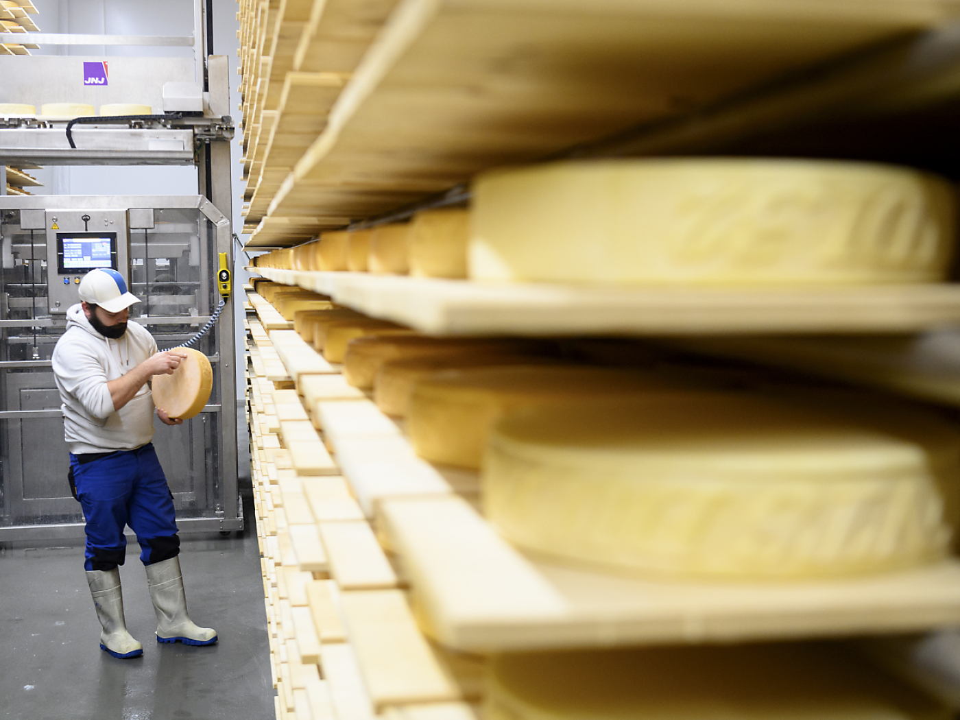 Swiss cheese reaches second-best export year in 2024