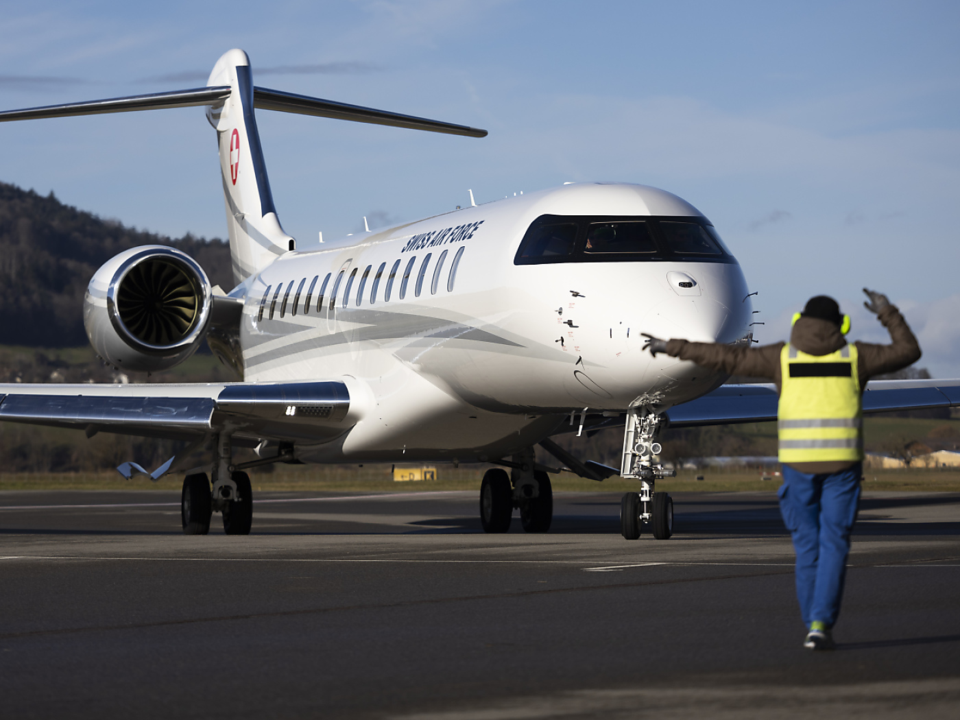 Too big for hangar: Federal Council jet in Payerne VD instead of Belp BE