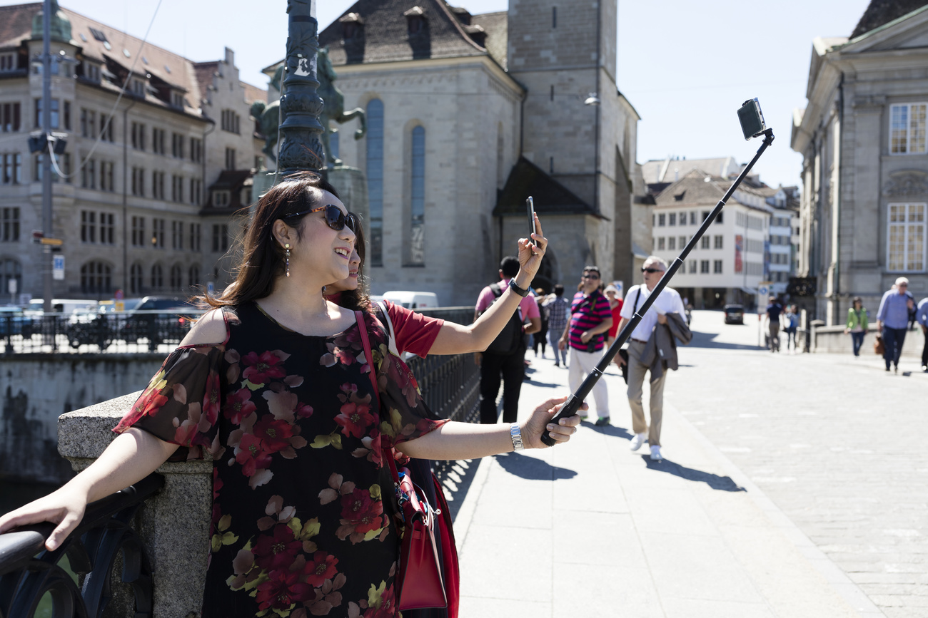 Turiste scattano un selfie