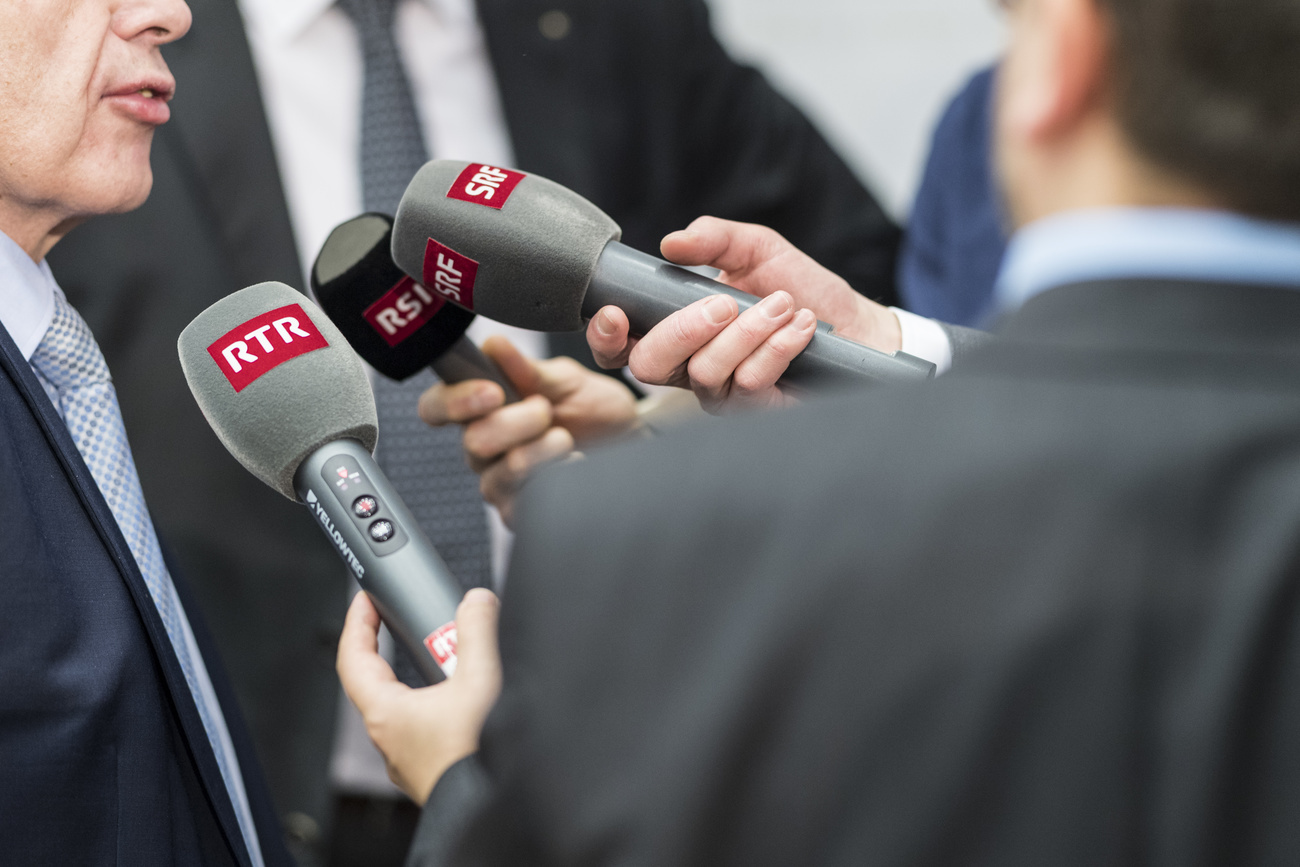 Switzerland’s Senate telecommunications commission has decided not to propose a counter-initiative to the popular movement calling for a reduction in the broadcasting licence fee.