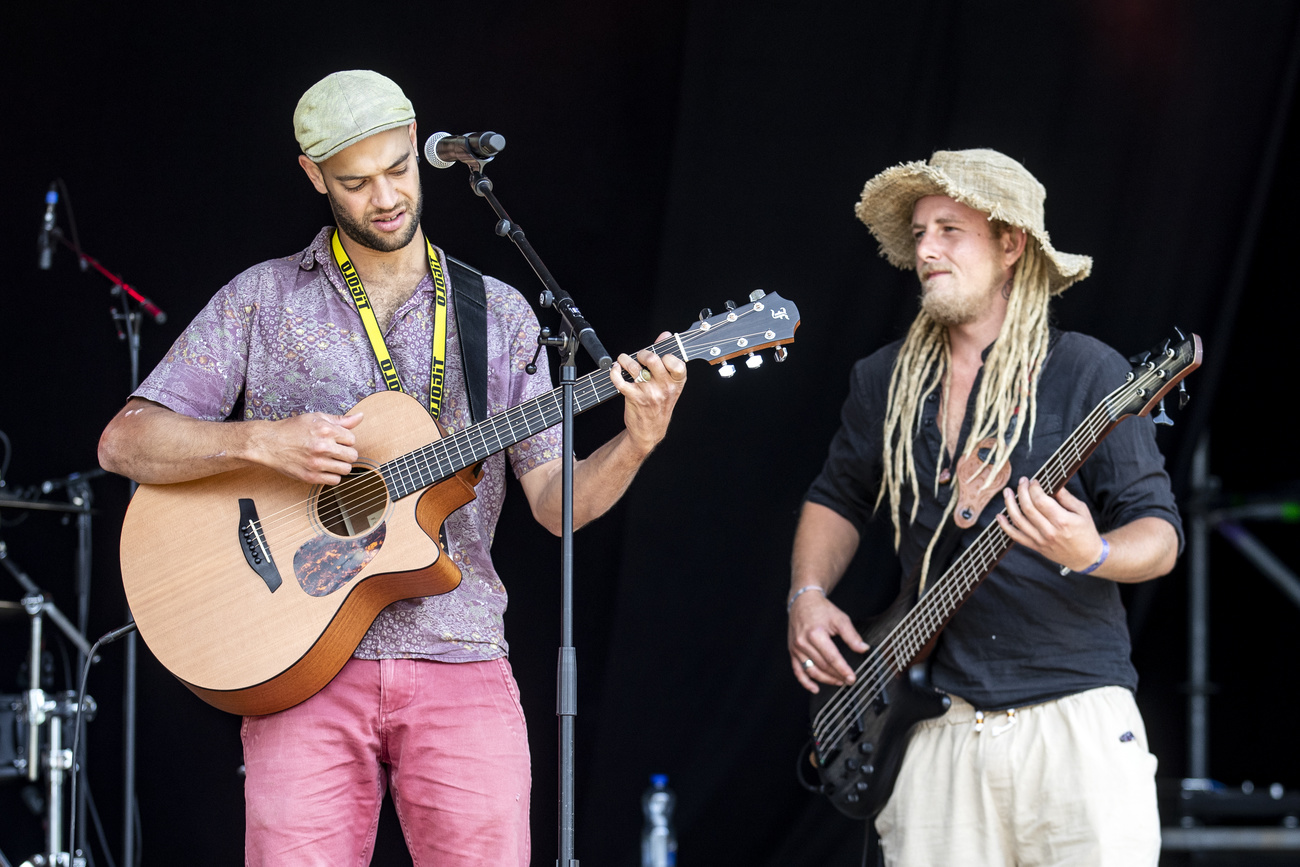 Zwei Mitglieder der Reggaeband Lauwarm.