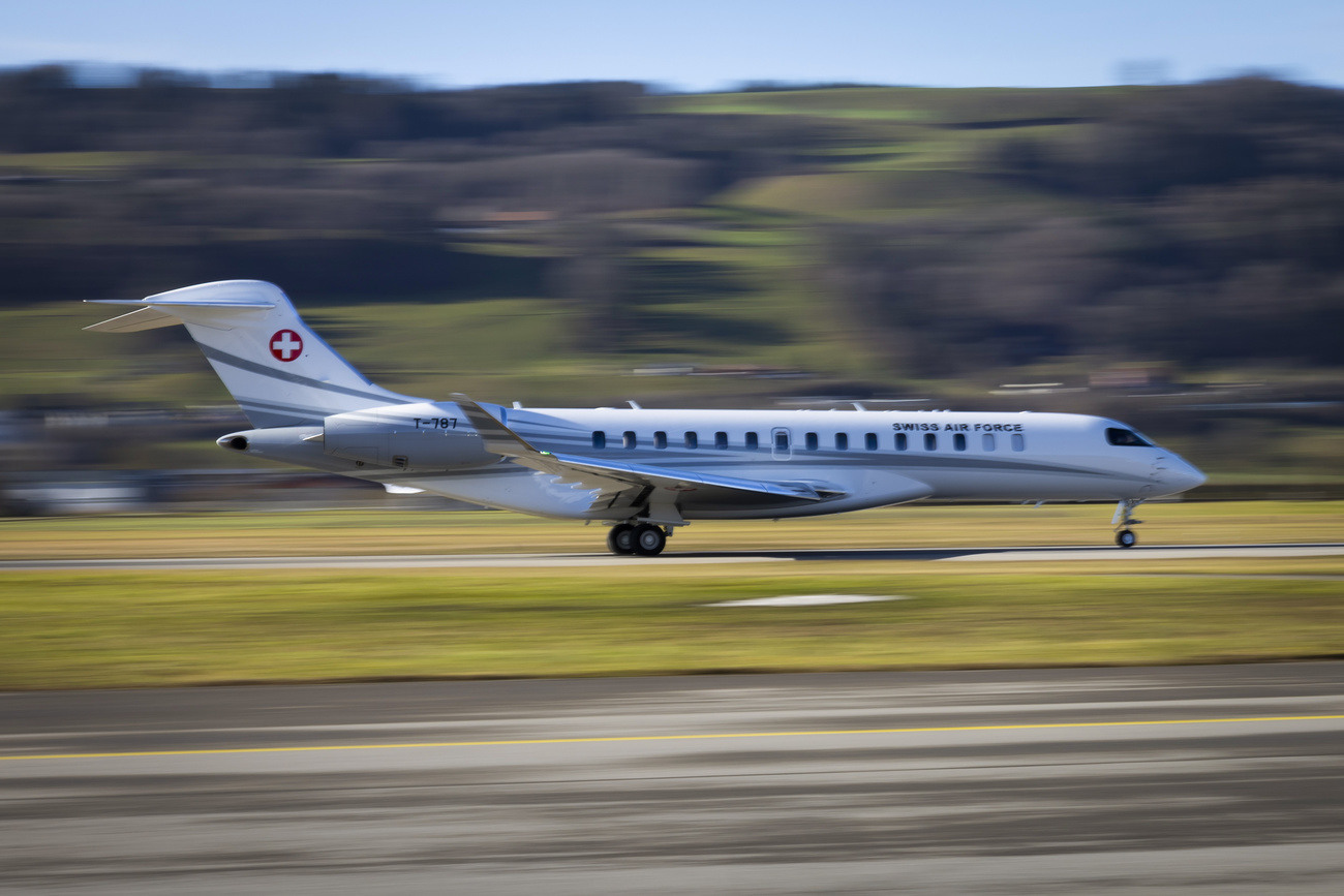 Ein relativ grosses Privatflugzeug