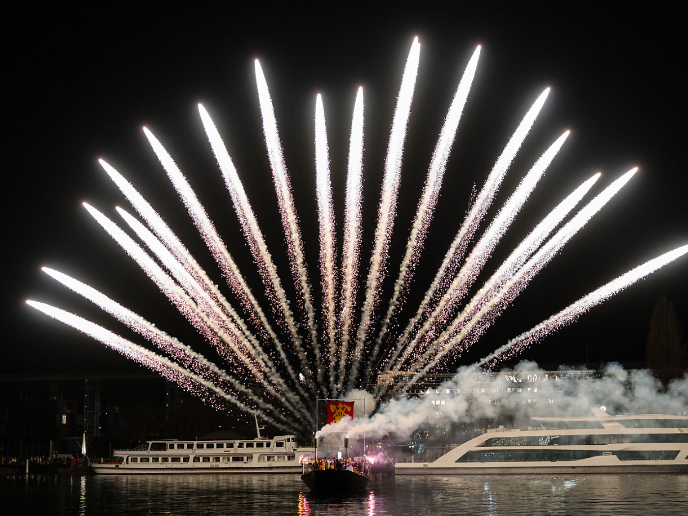 The "Big Bang" opens the Lucerne Carnival