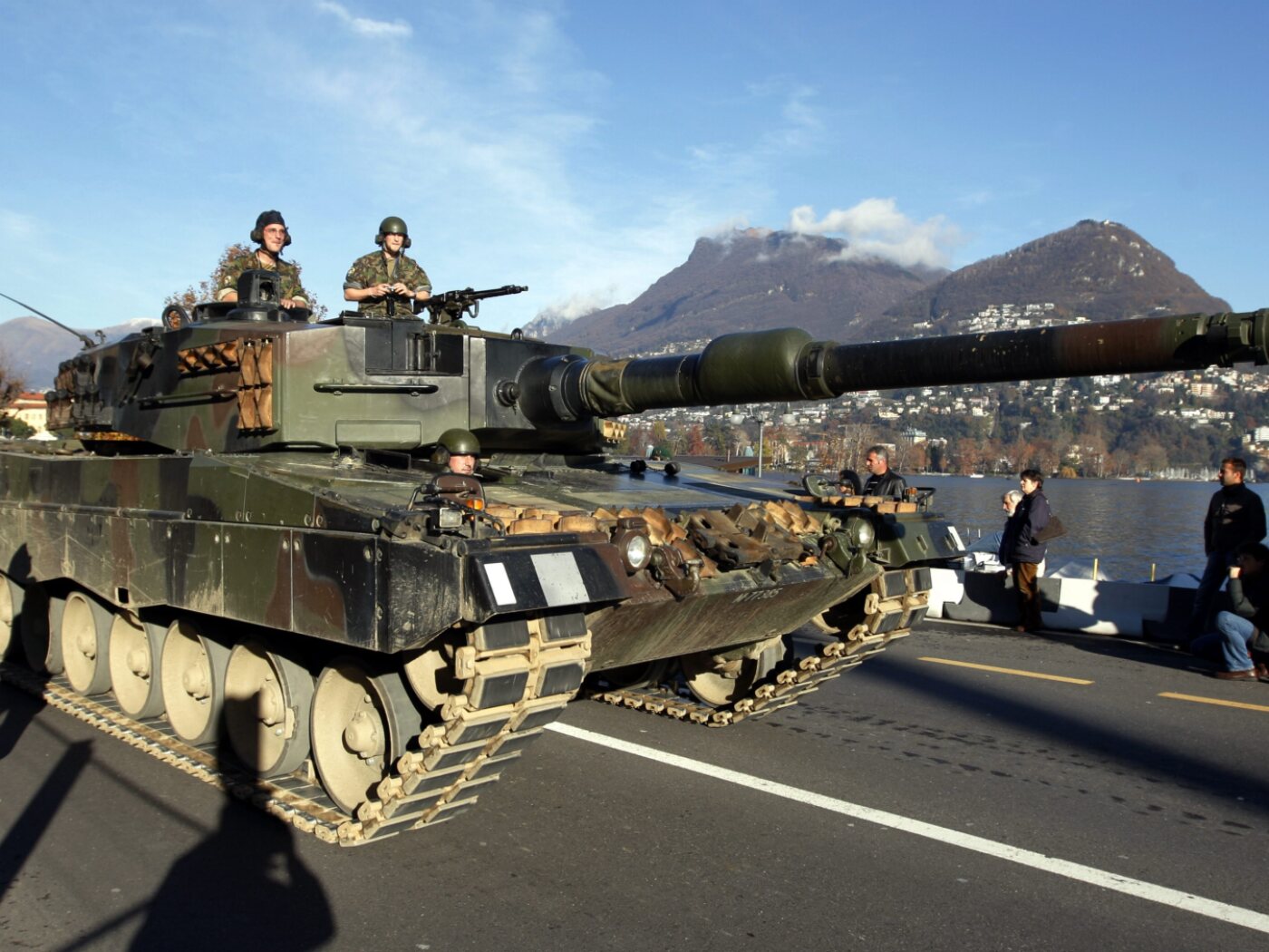 Around a thousand WK soldiers receive marching orders to Austria