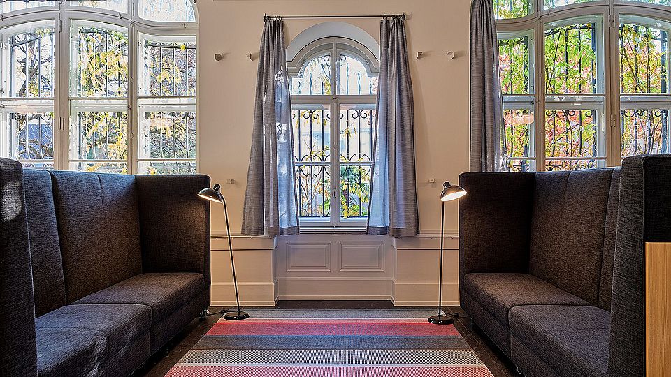 La salle de lecture des journaux de la bibliothèque universitaire de Bâle.