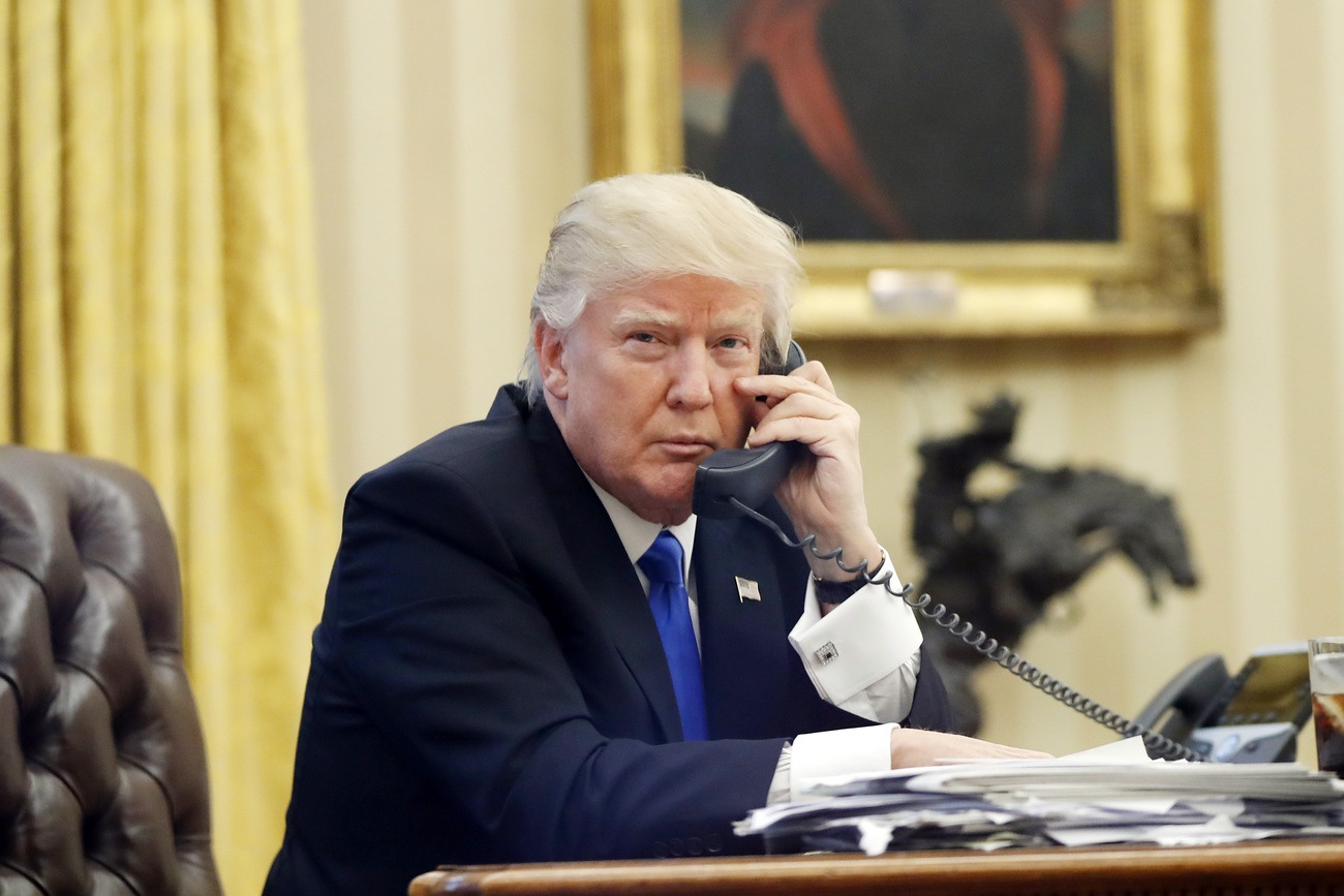 trump al telefono