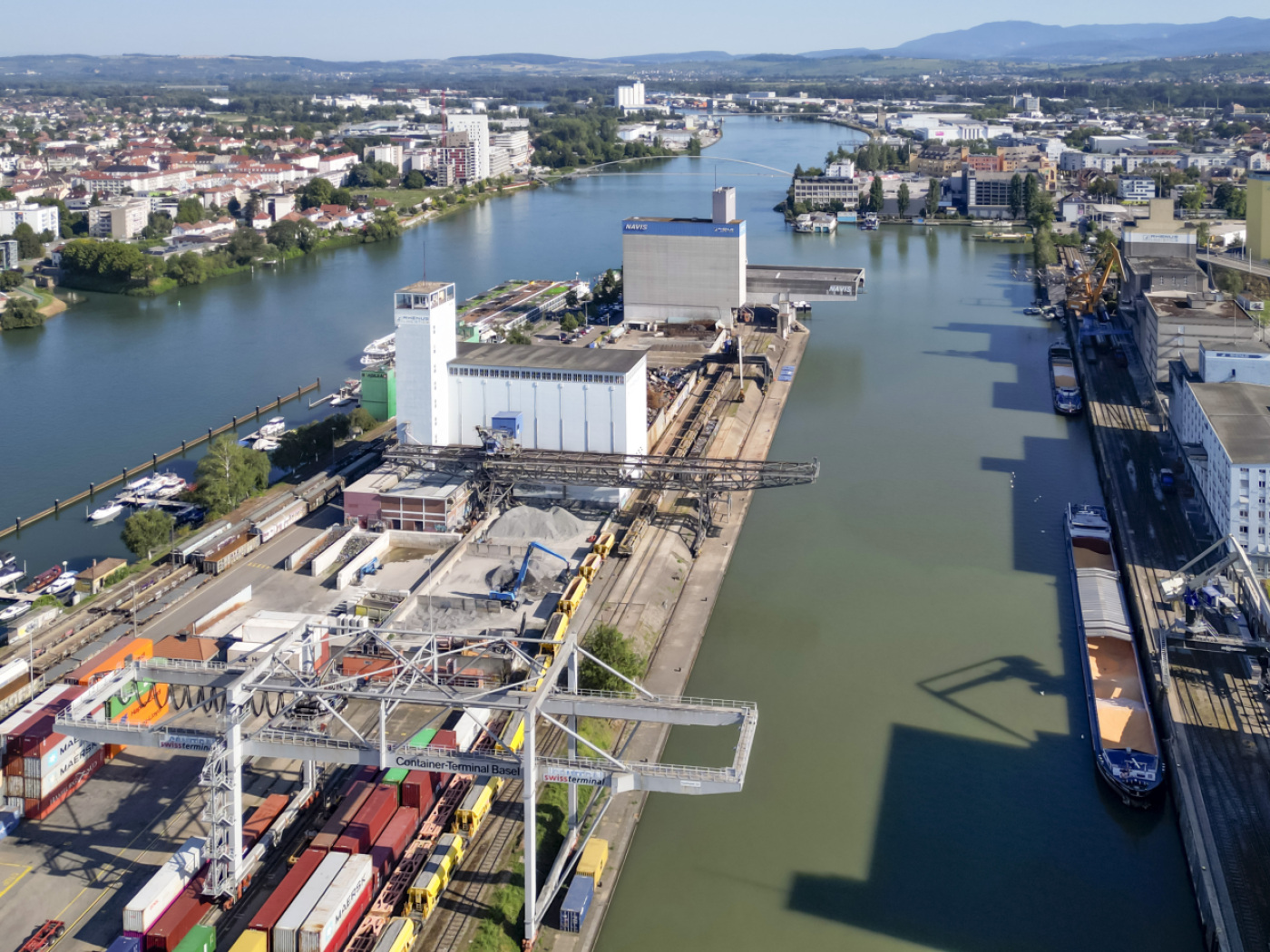 Il porto renano di Basilea.