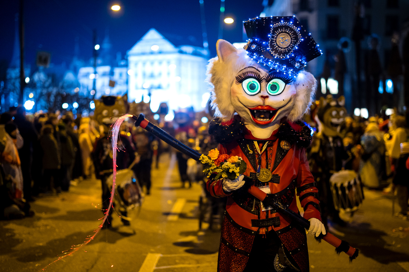 corteo mascherato di carnevale