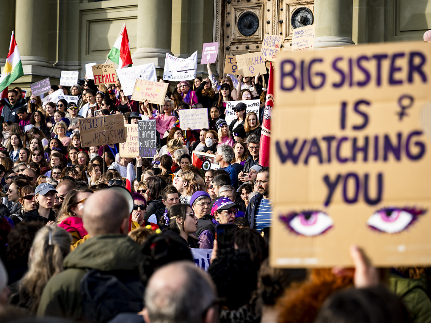 4000 to 5000 people march for women in Lausanne and Geneva