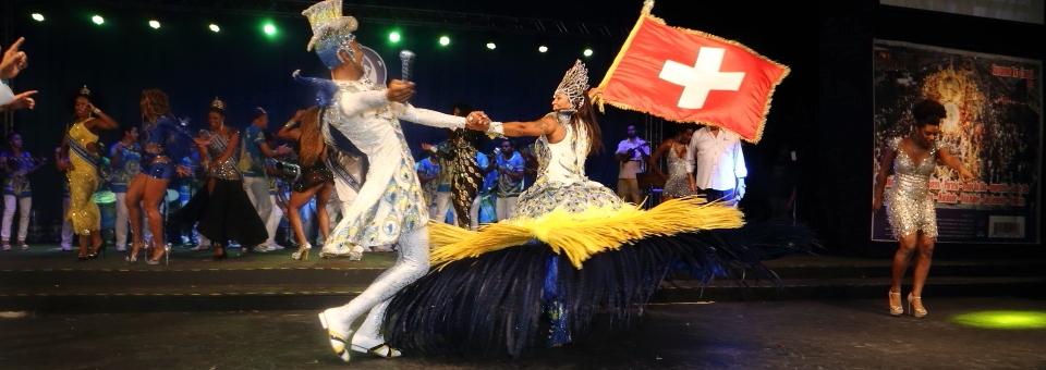 Zurique, Suíça - 1 De Agosto De 2016: Participantes Do Desfile Dedicado Ao  Dia Nacional Suíço Na Rua Uraniastrasse Na Cidade De Zurique. O Dia  Nacional Suíço É O Feriado Nacional Da