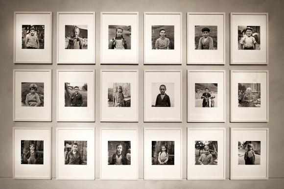 名作「ウルスリのすず」出版７０周年 芸術家カリジェに光をあてる
