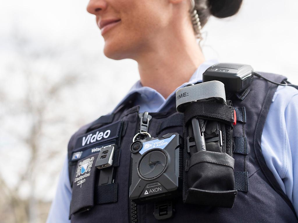 Zurcher Stadtpolizisten Sollen Mit Bodycams In Den Einsatz Swi Swissinfo Ch