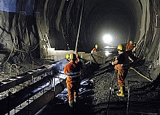 Lötschberg base tunnel officially opens - SWI swissinfo.ch