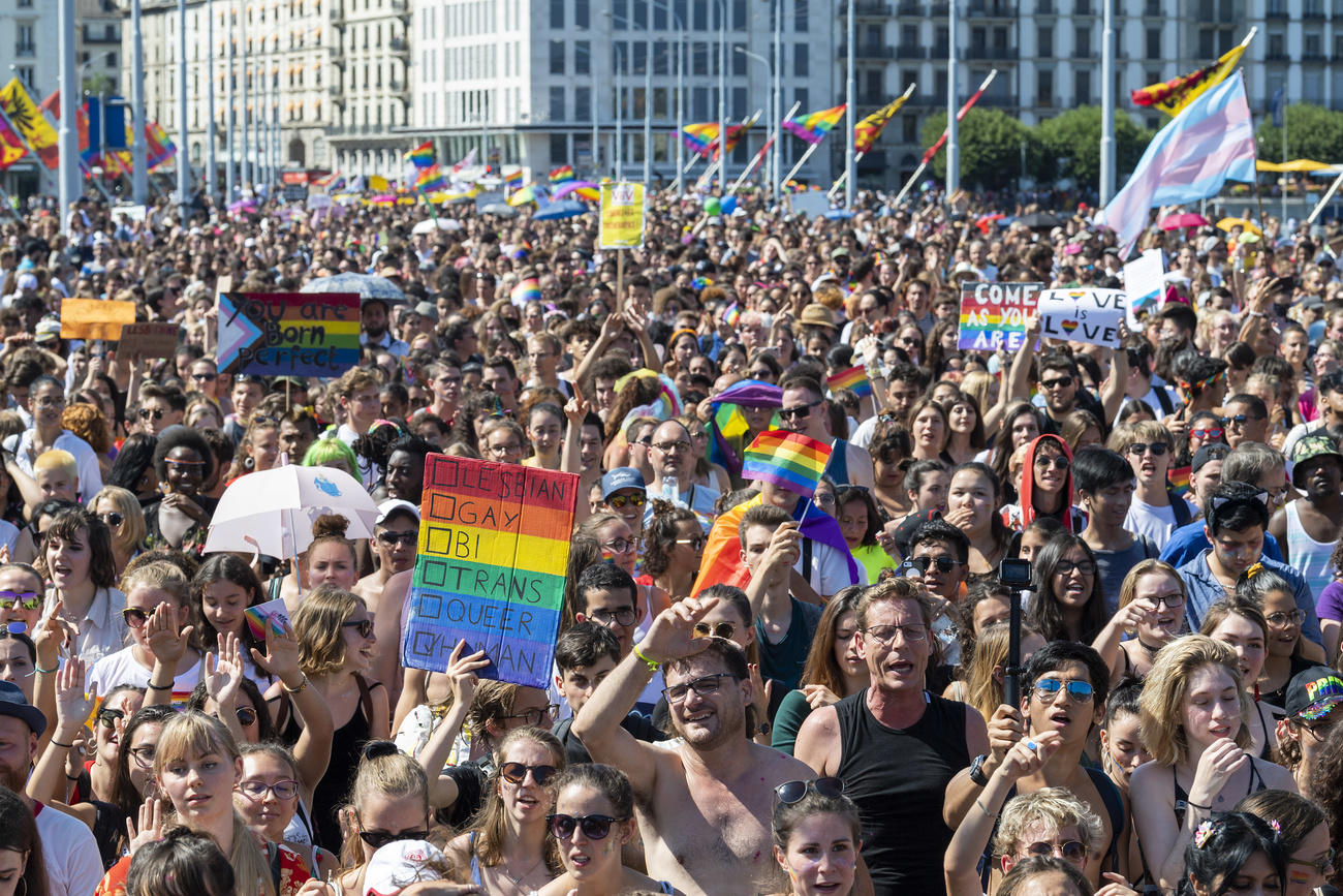 Large turnout for Geneva Pride march SWI swissinfo.ch