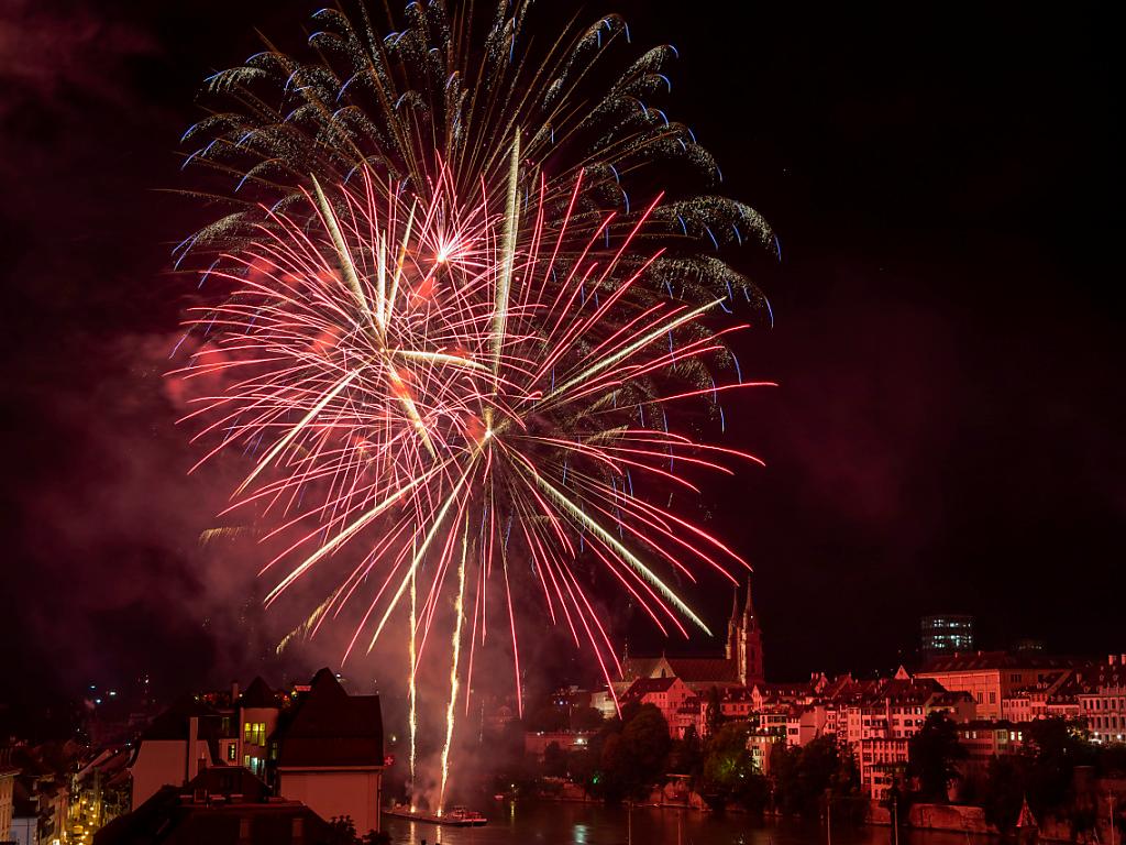 Grosses Feuerwerk In Basel Zum Schweizer Nationalfeiertag - SWI ...