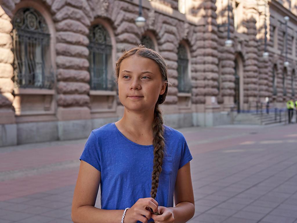 Greta thunberg. Greta Thunberg Buds. Гретта Тунберг в купальнике. Грета Тунберг в платье.