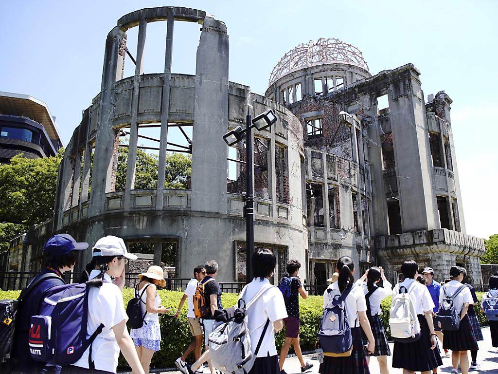 Japan Gedenkt Des Atombombenabwurfs Auf Hiroshima Vor 74 Jahren - SWI ...