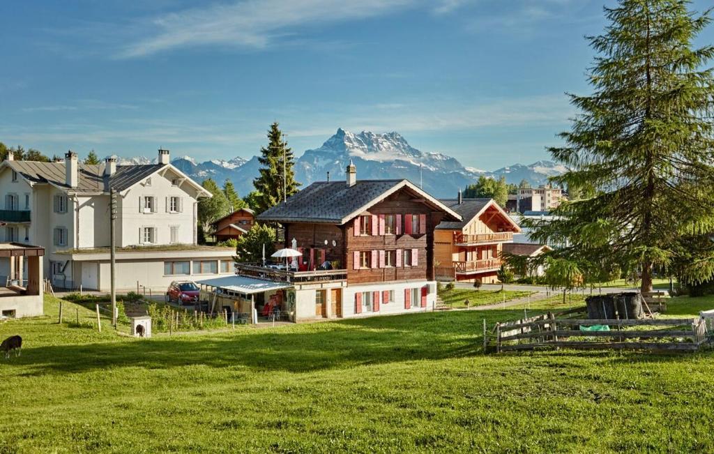 B&B Chalet Has Room With Alpine View, But No Takers - SWI Swissinfo.ch