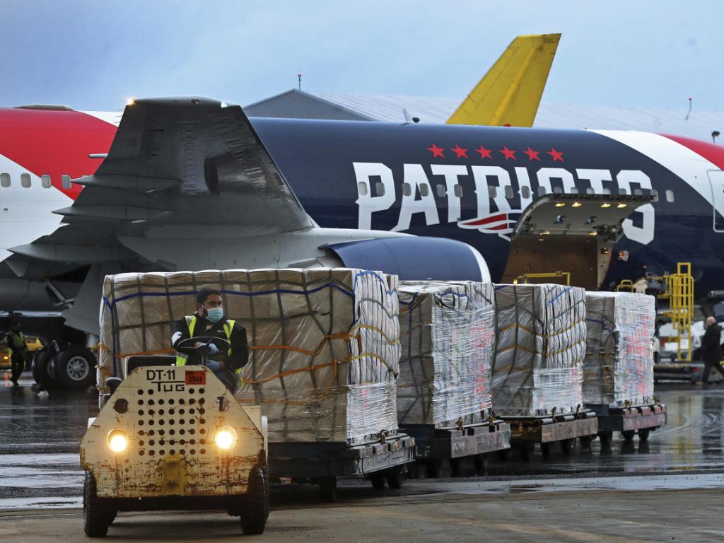 Flugzeug von NFLTeam transportiert Atemschutzmasken in die USA SWI